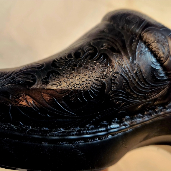 💥b.o.c. Black Embossed Leather Slip-Ons Size 10 - Picture 4 of 6